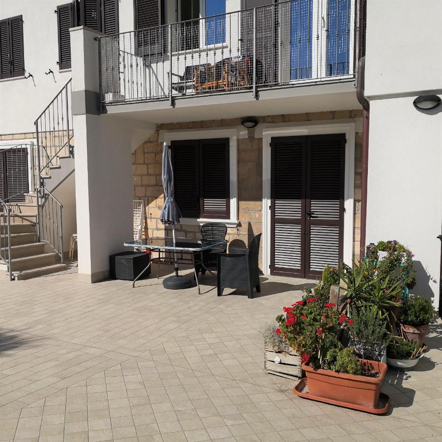 Appartamento Mololocale in centro a Marcelli Esterno foto